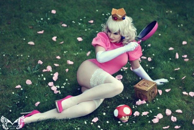 princess-peach-cosplay-1